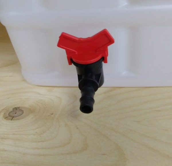 Емкость для поения 15л с краном Емкость для поения 15л с краном