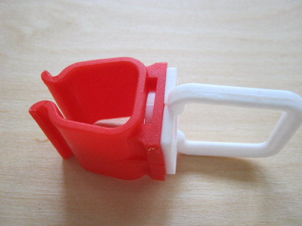 Кронштейн КПР-1 автоматической поилки с защитной рамкой