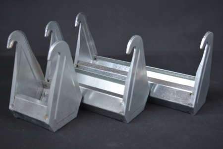 Кормушка на клетку бройлеров 74bf-100-Б