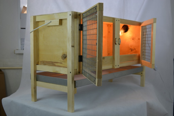 Брудер "Дверки-премиум" для кур