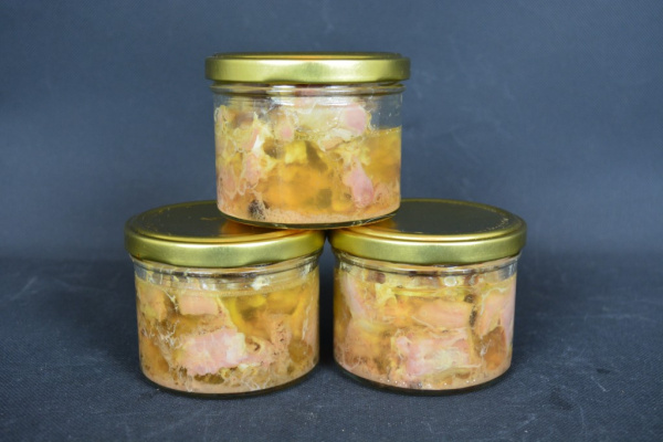 Шейка индейки в собственном соку.